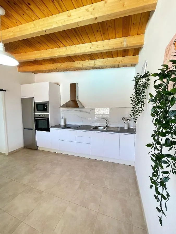 Villa Samara Тегитар